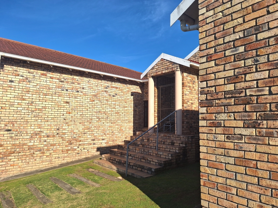 3 Bedroom Property for Sale in Strelitzia Park Eastern Cape